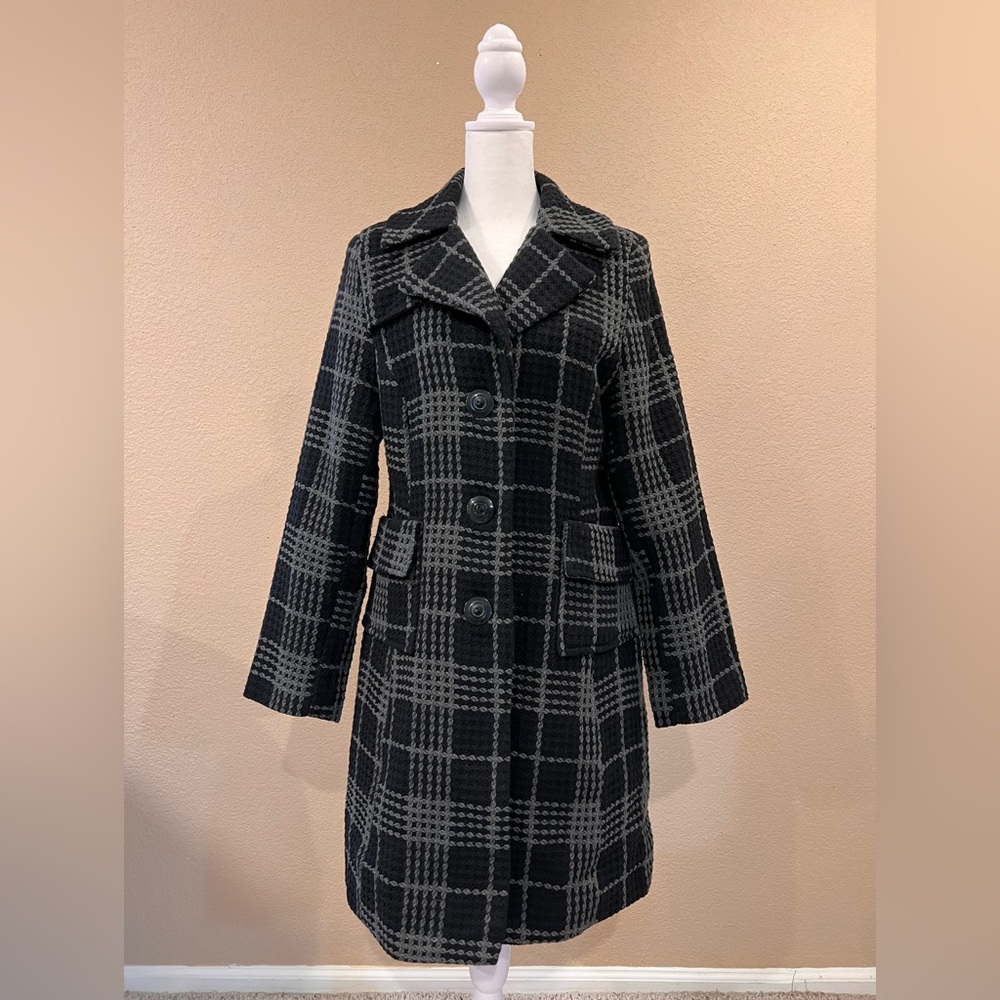 Women’s Size Medium Black and Gray Plaid Trench Coat